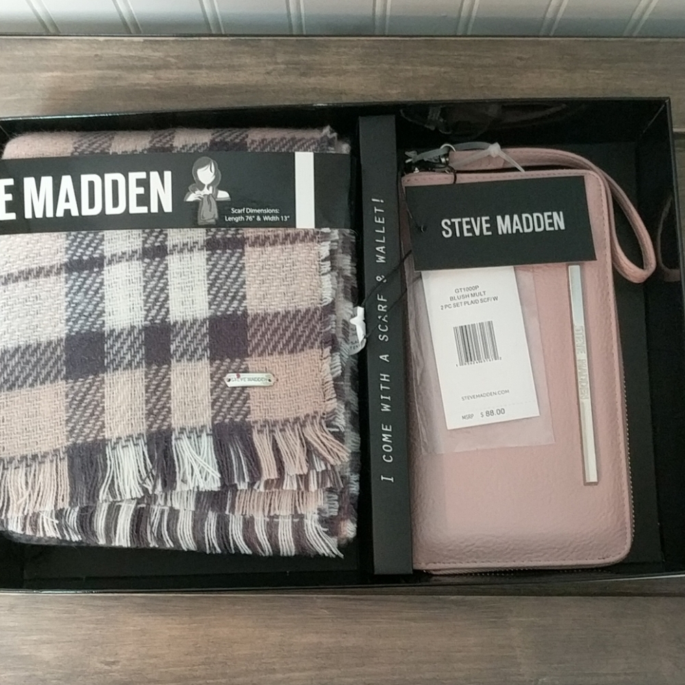 Steve Madden 2 PC Gift Set